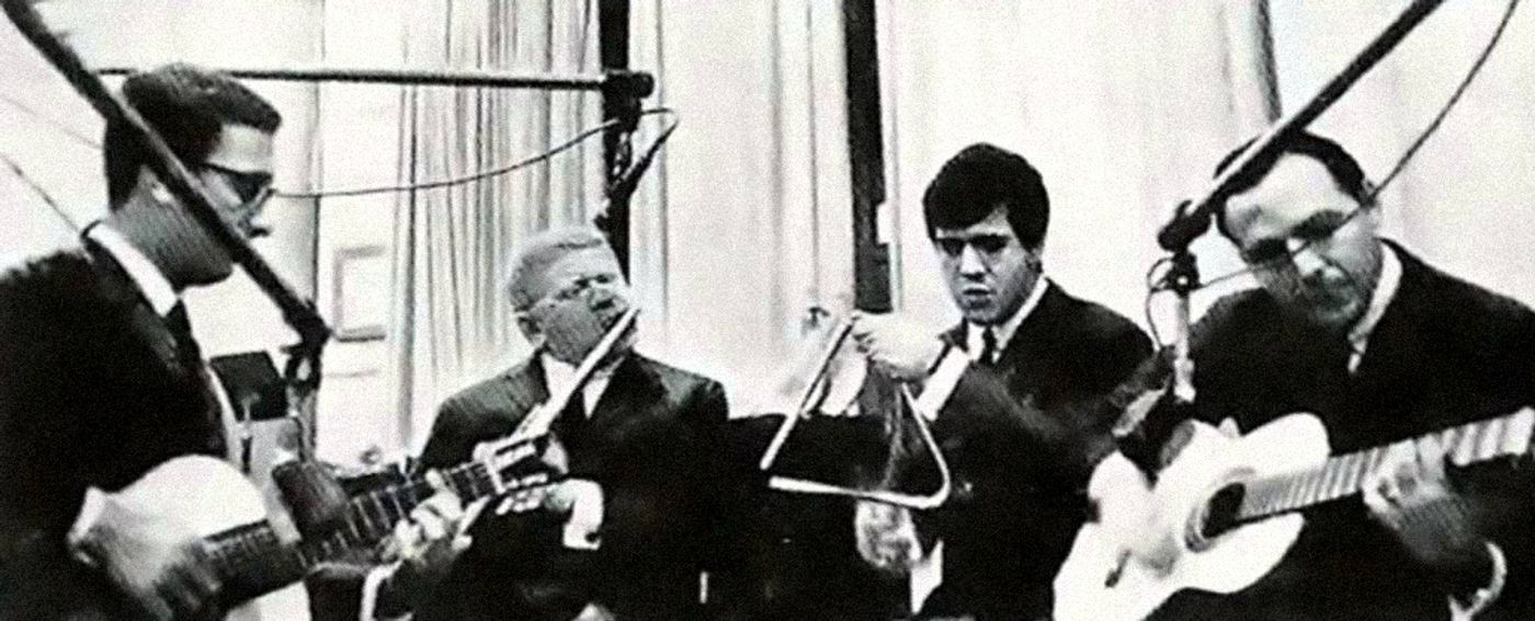  Años sesenta, en Quarteto Novo (segundo por la izquierda, a la flauta).