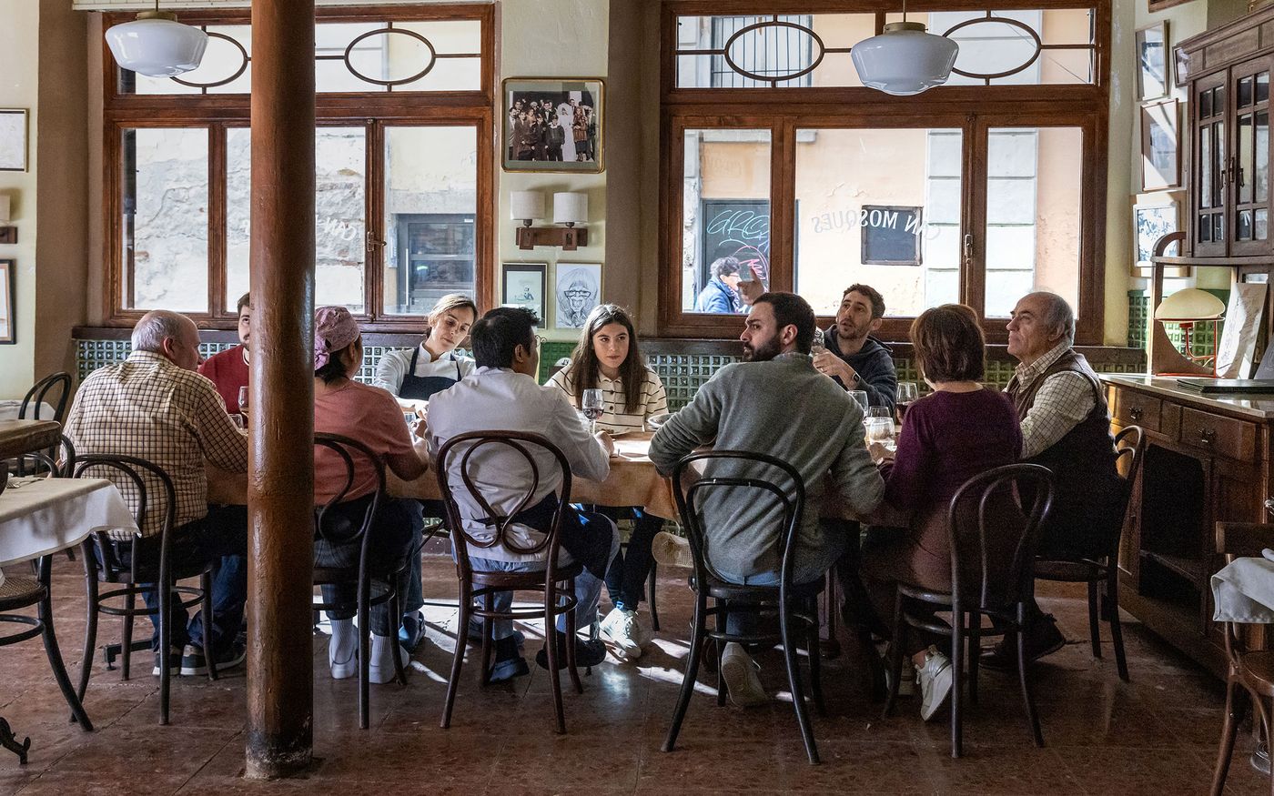 “Ravalear”: barrio, familia y resiliencia entre fogones.
