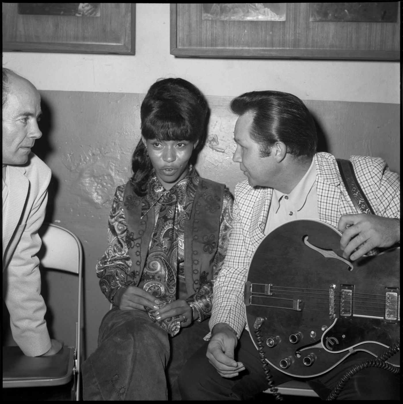 Linda Martell con su mánager, Duke Rayner (izquierda), y el músico Leon Rhodes.