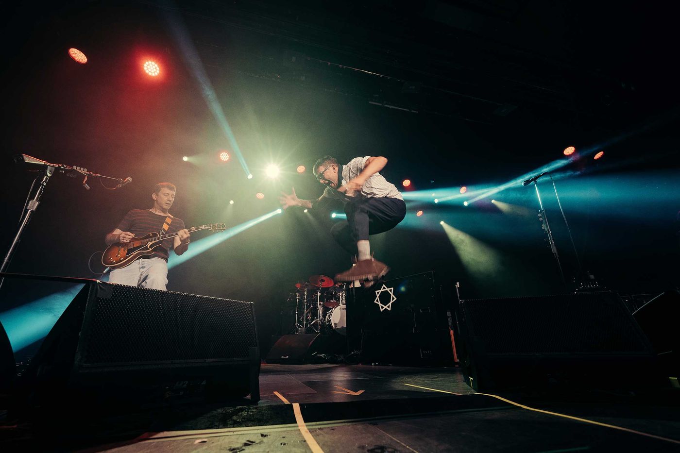 Graham Coxon y Damon Albarn: el gran salto. Foto: Sharon López
