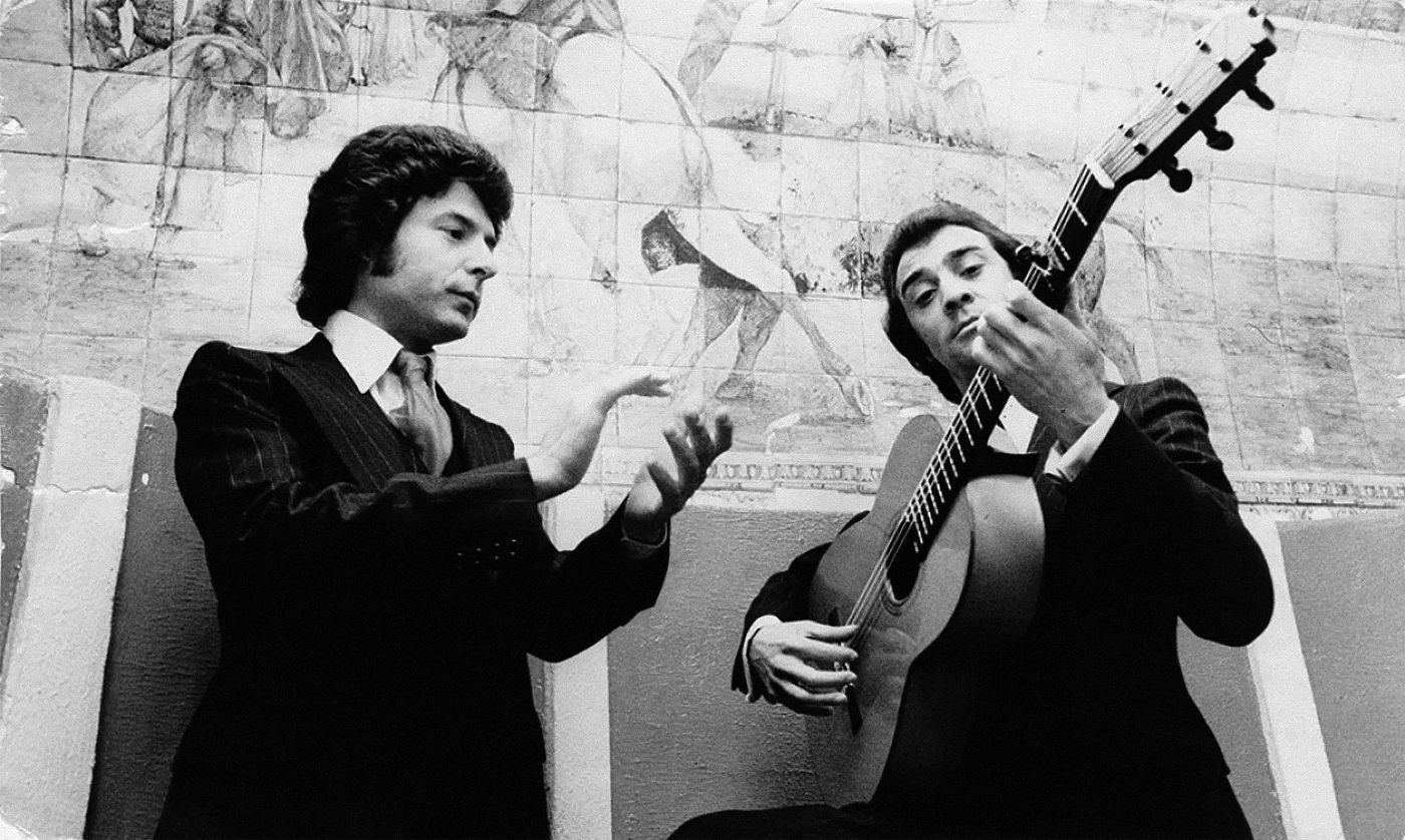 En 1977, despegando con Enrique Morente. Foto: Mario Pacheco