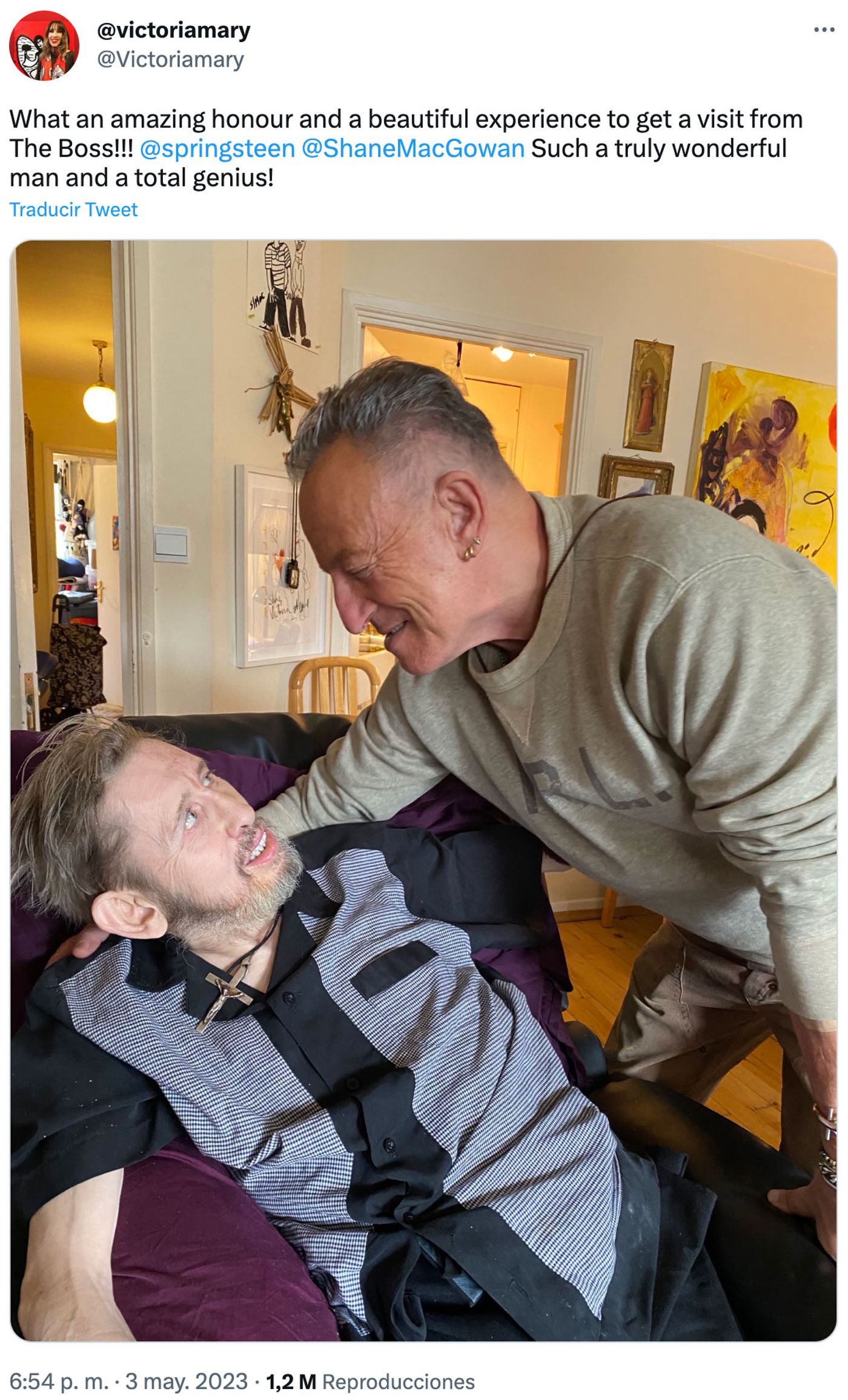 Shane MacGowan con Bruce Springsteen.<a href="https://twitter.com/Victoriamary/status/1653805156641779718?s=20" target="_blank"> Ver tuit </a>