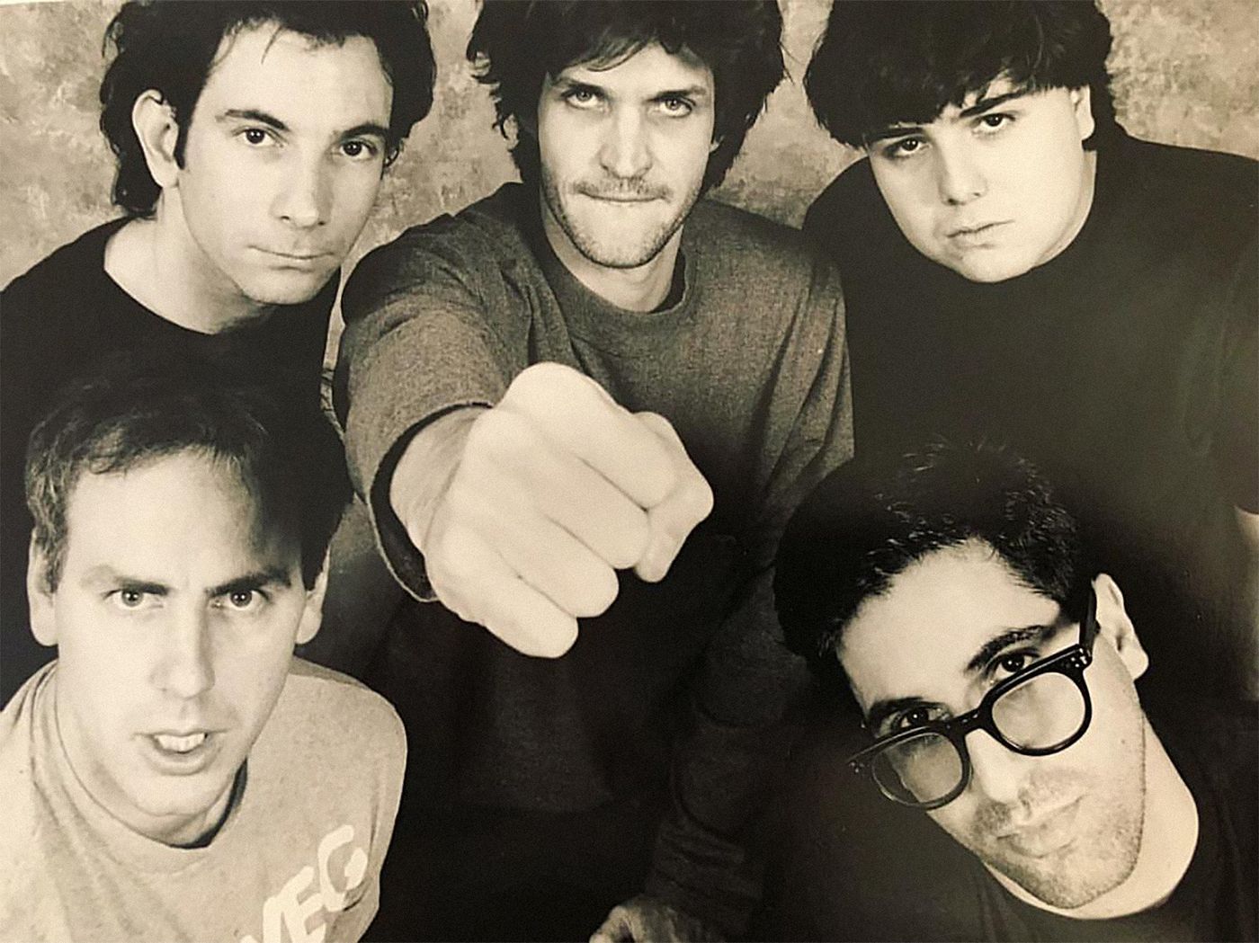 En las década de los 90s: Greg Graffin, Greg Hetson, Jay Bentley, Bobby Schayer y Brett Gurewitz.
