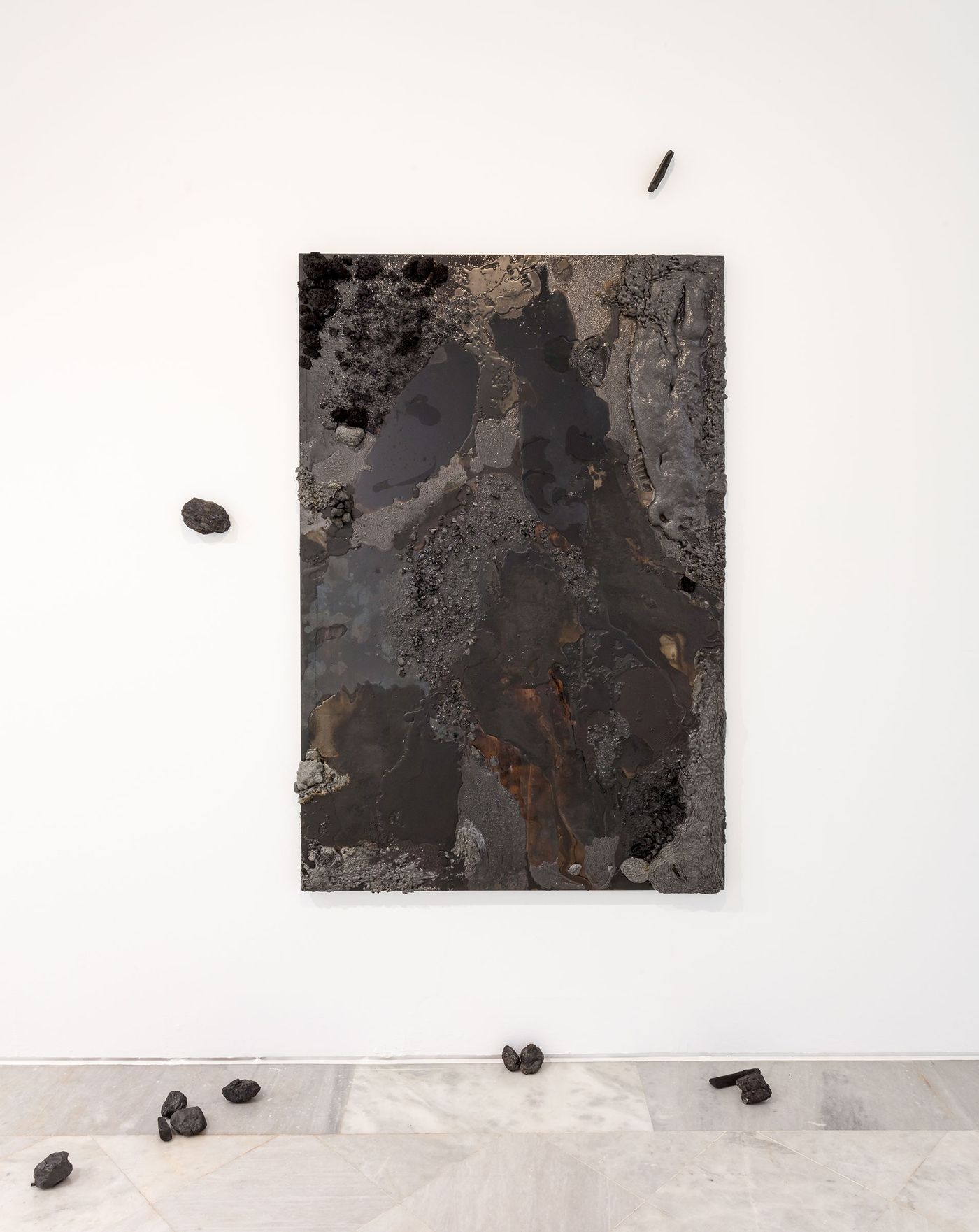 Serie “Ancestros”: “Resuena en la oscuridad” (2022). Vista de la exposición “De ida y vuelta” (2022-2023). Foto gentileza CAAC Sevilla.
