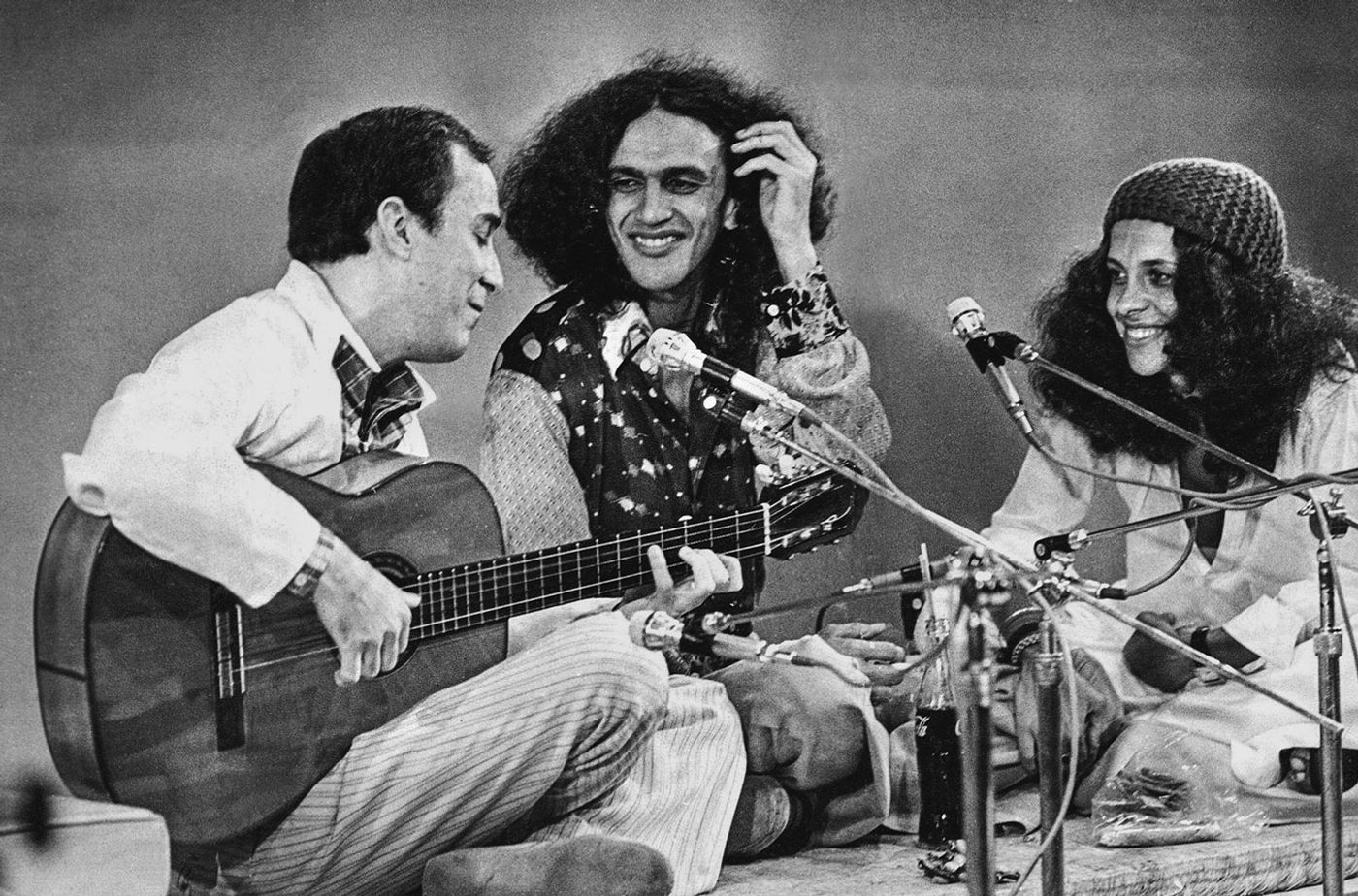 Con Caetano Veloso y Gal Costa, en 1971. Foto: Archivo UH / Folhapress