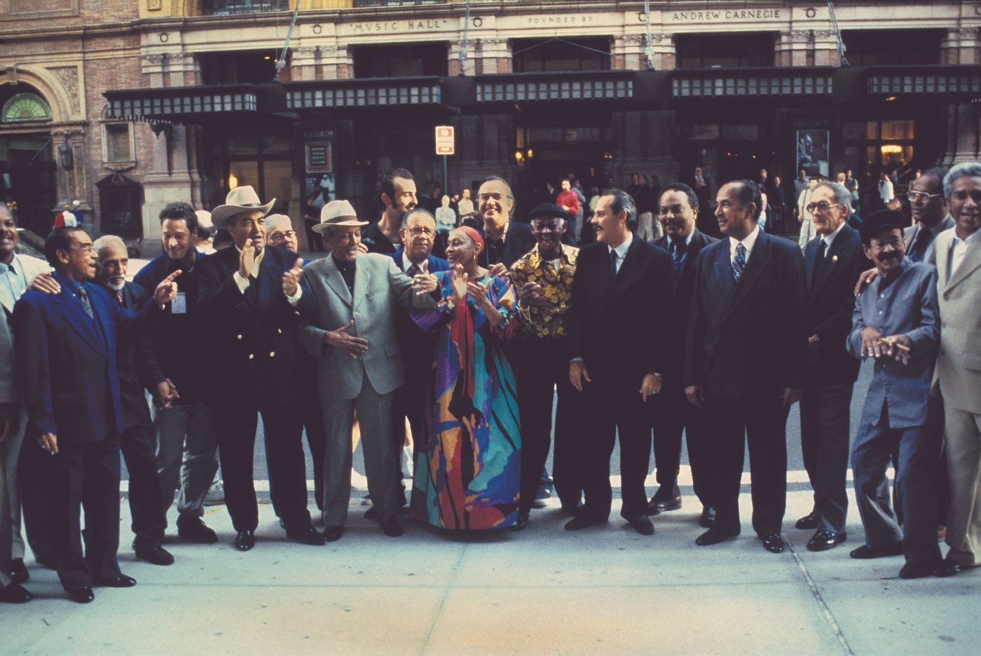 Los músicos, antes del concierto en el Carnegie Hall, en 1998. Foto: Ebet Roberts