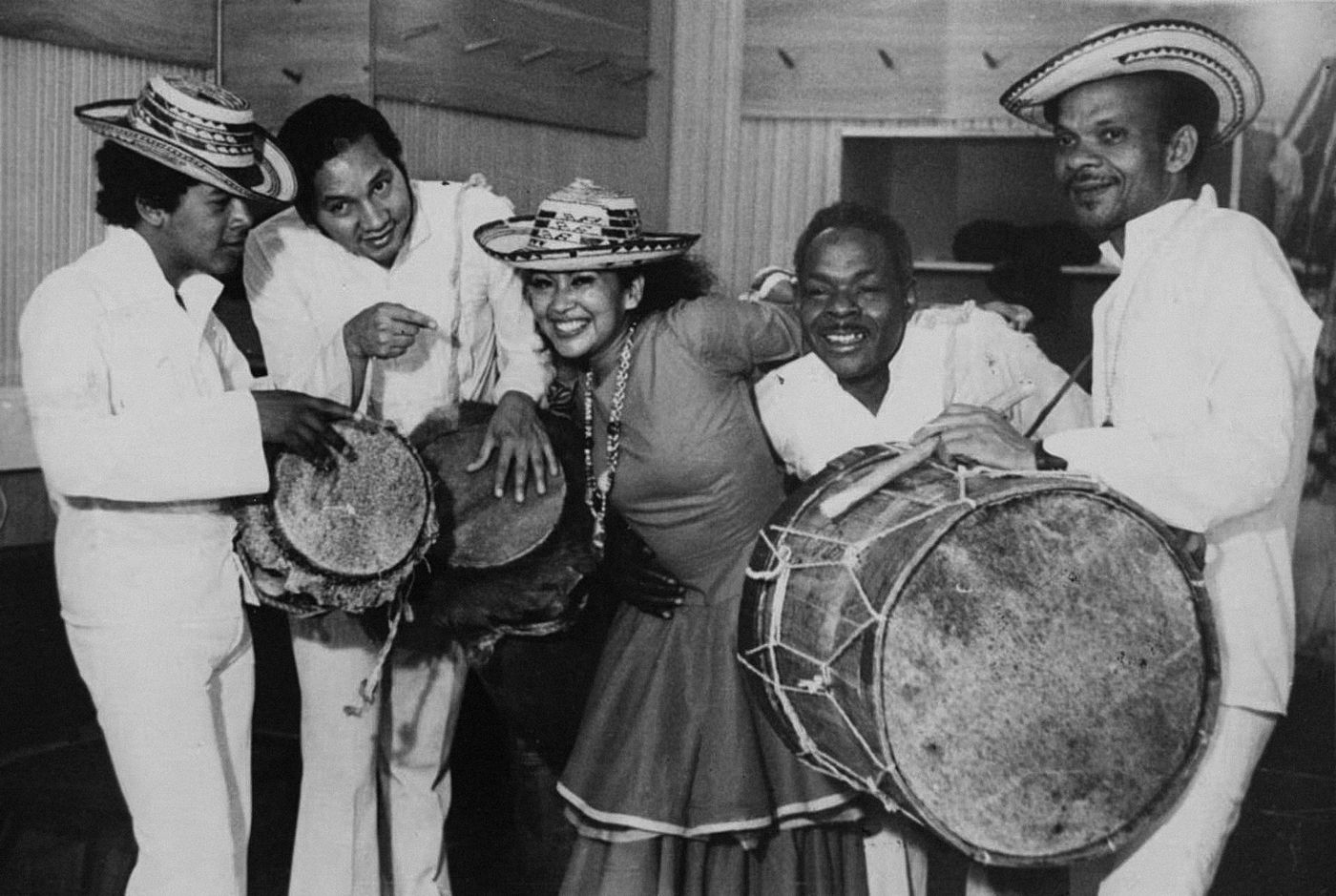 Totó La Momposina Y Sus Tambores: Colombia viva.