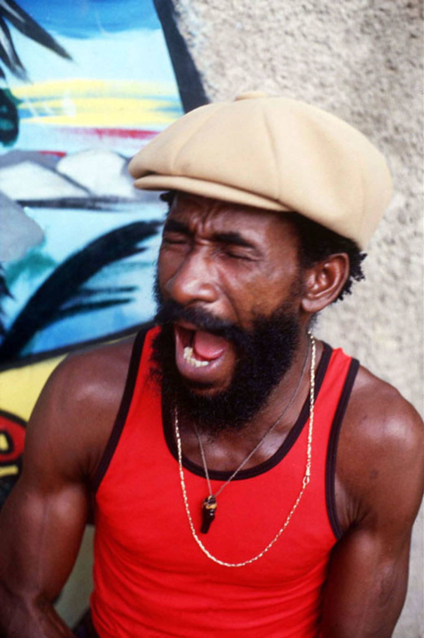 Mezcla de Syd Barrett, George Clinton, Sun Ra y Johnny Rotten.