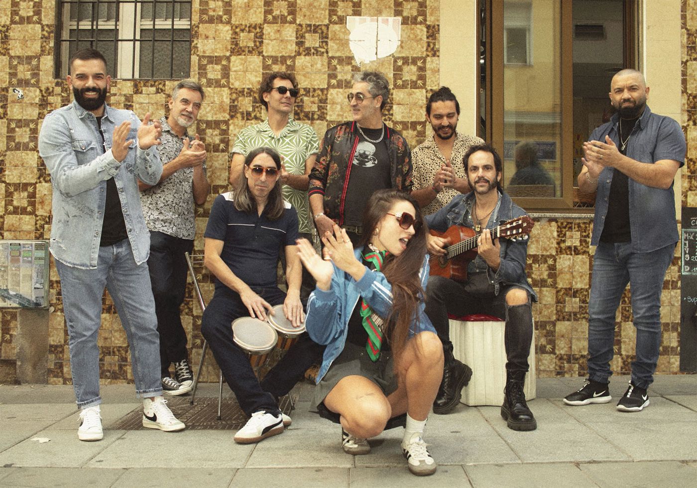 Gipsy Power Band con los hermanos Darako (en los extremos) y La Pucci (delante).