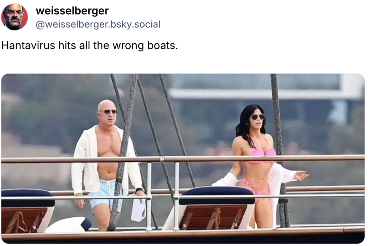 Por el mar de las Antillas anda un barco de papel: anda y anda el barco, y va sin timonel.