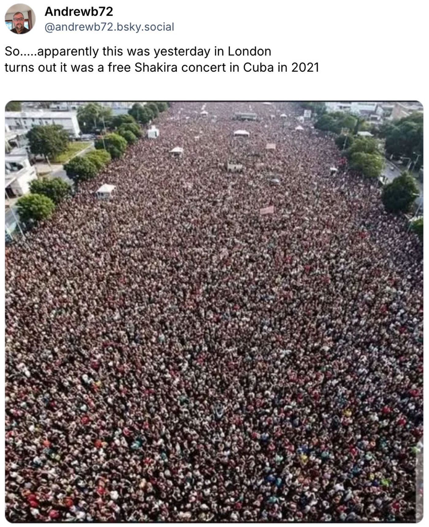 Música para las masas. <a href="https://bsky.app/profile/andrewb72.bsky.social/post/3mm2ndqcir22y" target="_blank"> Ver post </a>