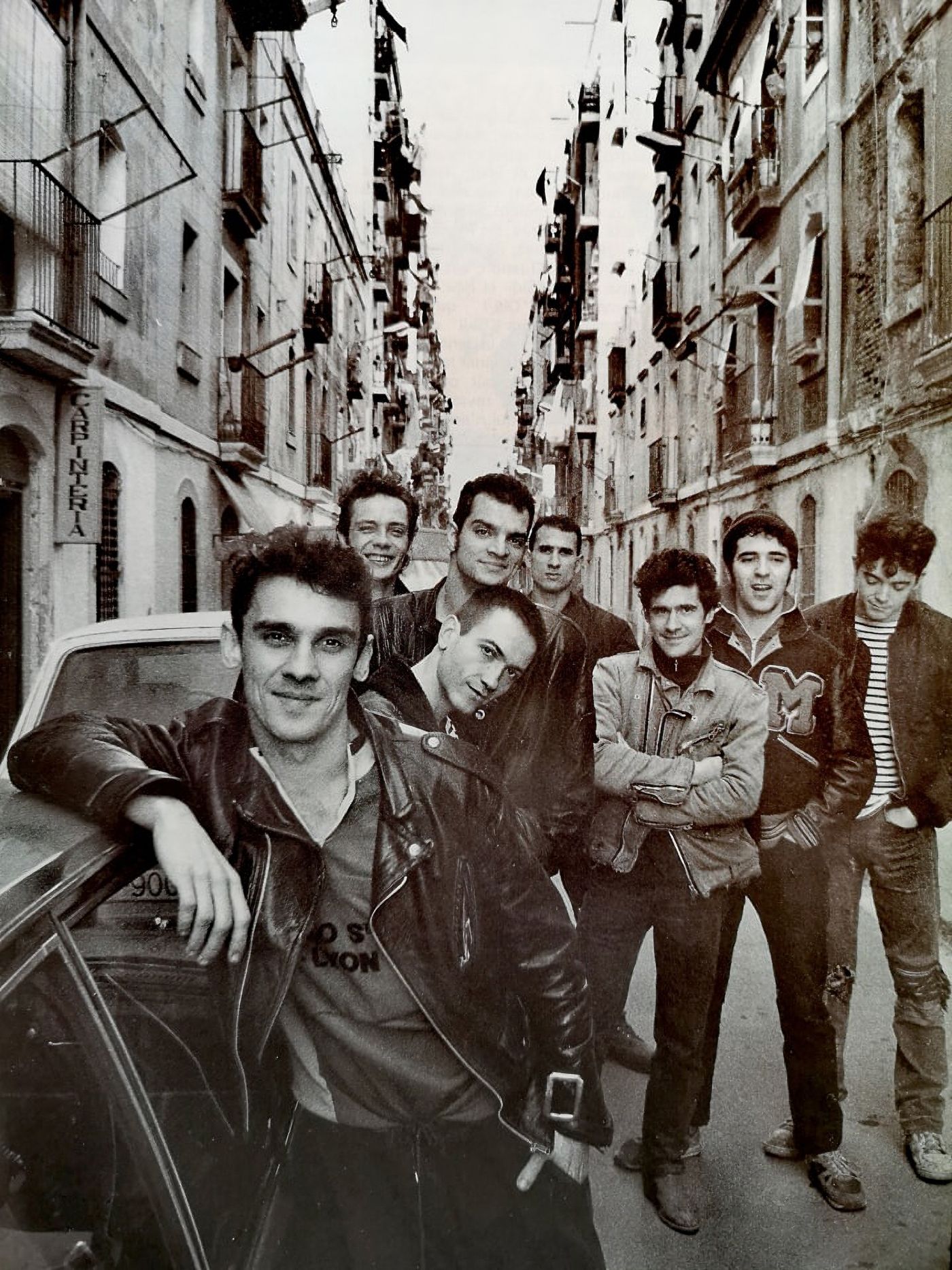 Mano Negra en Barcelona, en el barrio de La Barceloneta, a principios de los 90. Foto: Youri Lenquette