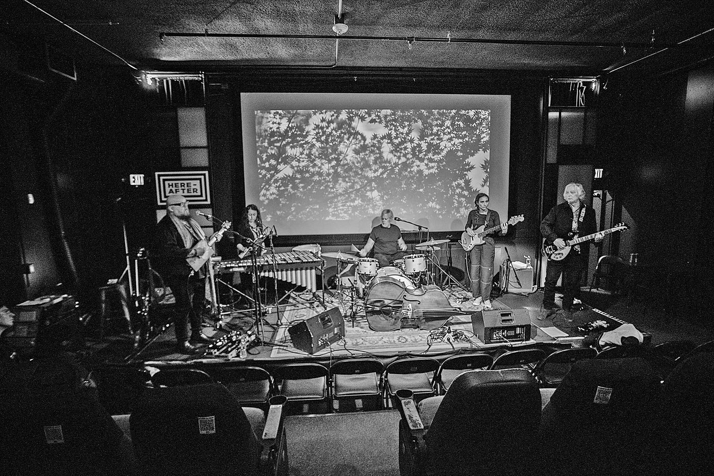 Supergrupo por devoción: Alain, Lisette Garcia (vibráfono), Barrett, Abbey Blackwell (bajo) y Peter.