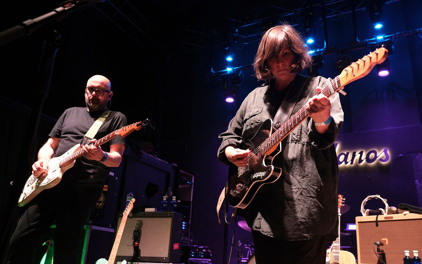El guitarrista Kenny McKeeve y Tracyanne Campbell. Foto: Sergio Morales