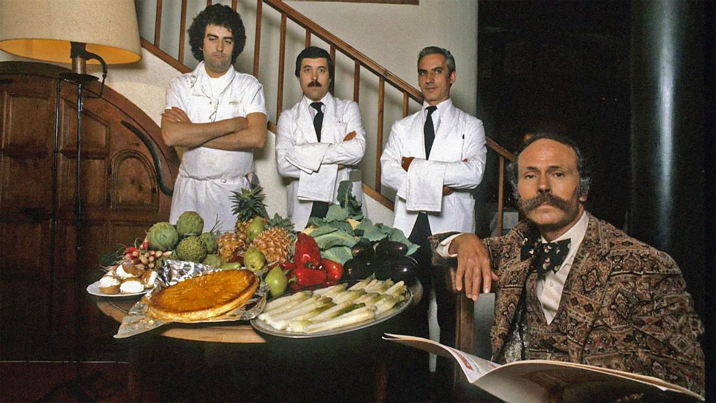 Ramon Cabau, en el Agut d’Avignon, con el cocinero Josep Bullich (a la izquierda; de 1977 a 1981, fue chef del restaurante).