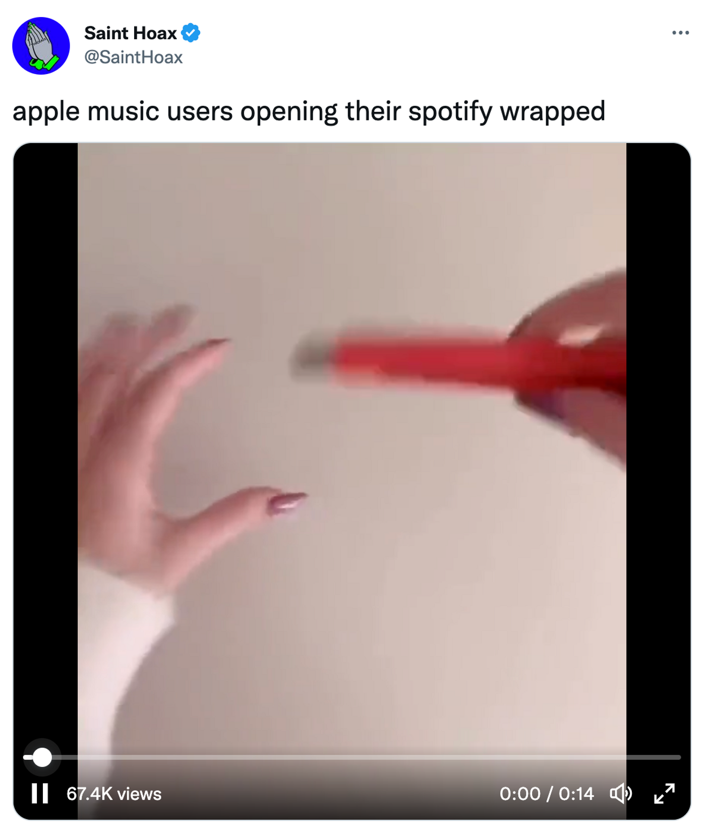 Apple Music vs. Spotify. <a href="https://mobile.twitter.com/SaintHoax/status/1597977800190791680" target="_blank"> Ver tuit </a>