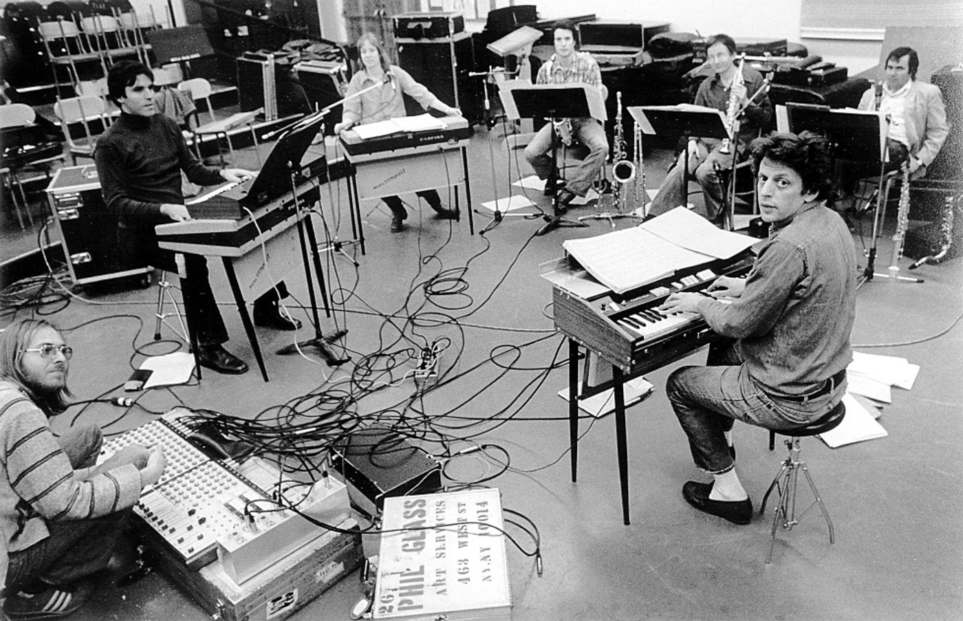 Philip Glass y su Ensemble, institución minimalista (Reisman, el segundo por la izquierda).