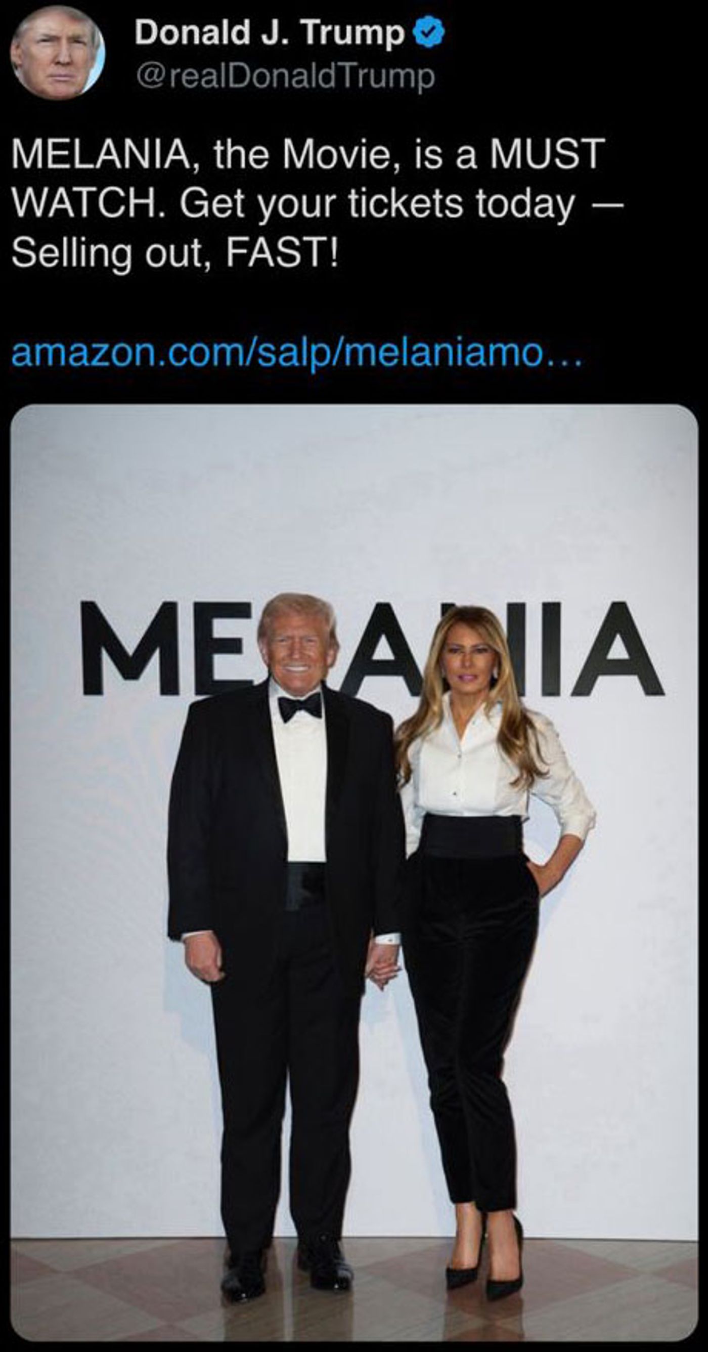 Esa sonrisa de bobo es ya mítica. <a href="https://bsky.app/profile/democrats.org/post/3mddrzssos22c" target="_blank"> Ver post </a>