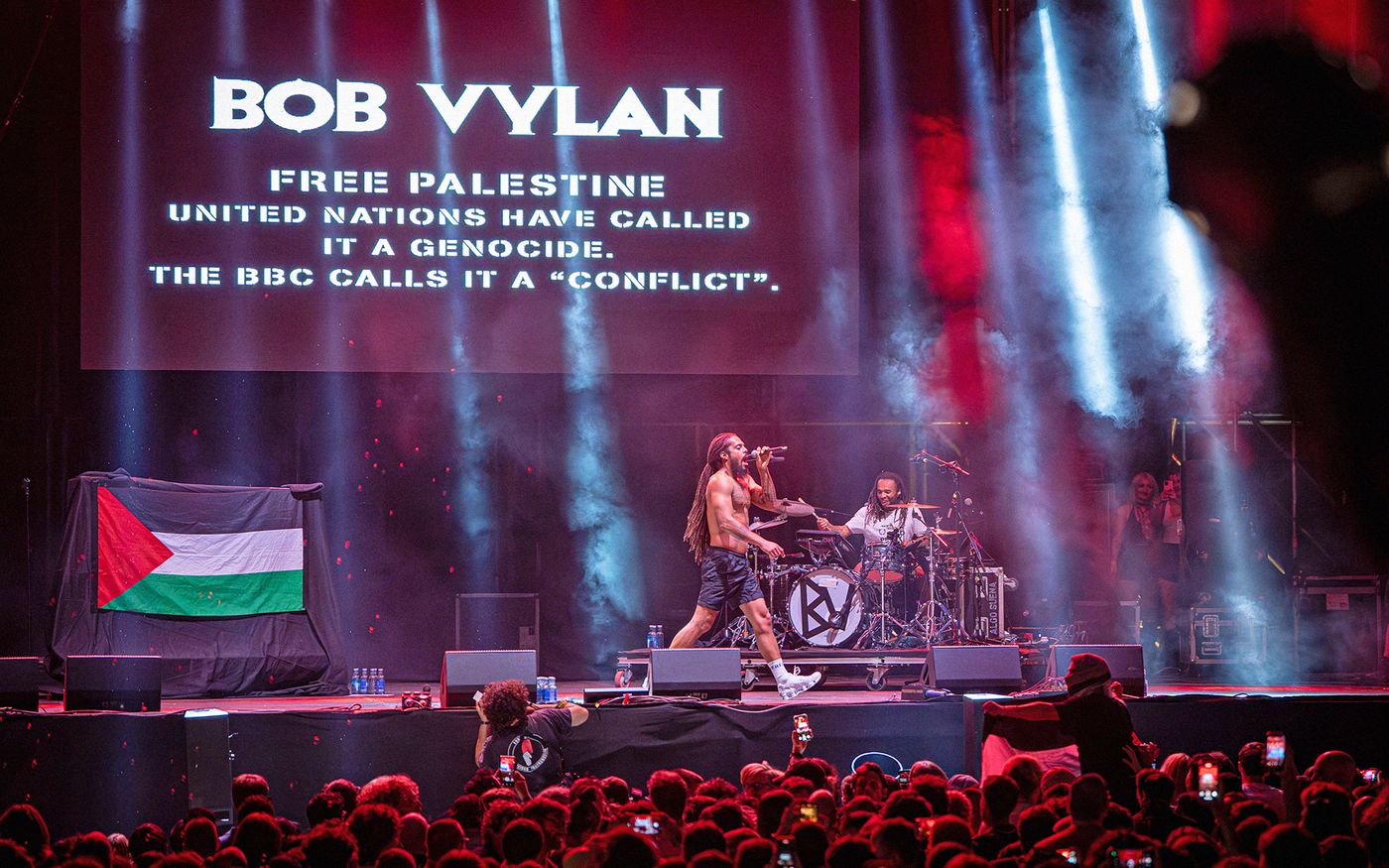 Bob Vylan y el mensaje directo. Foto: Pabo Macías