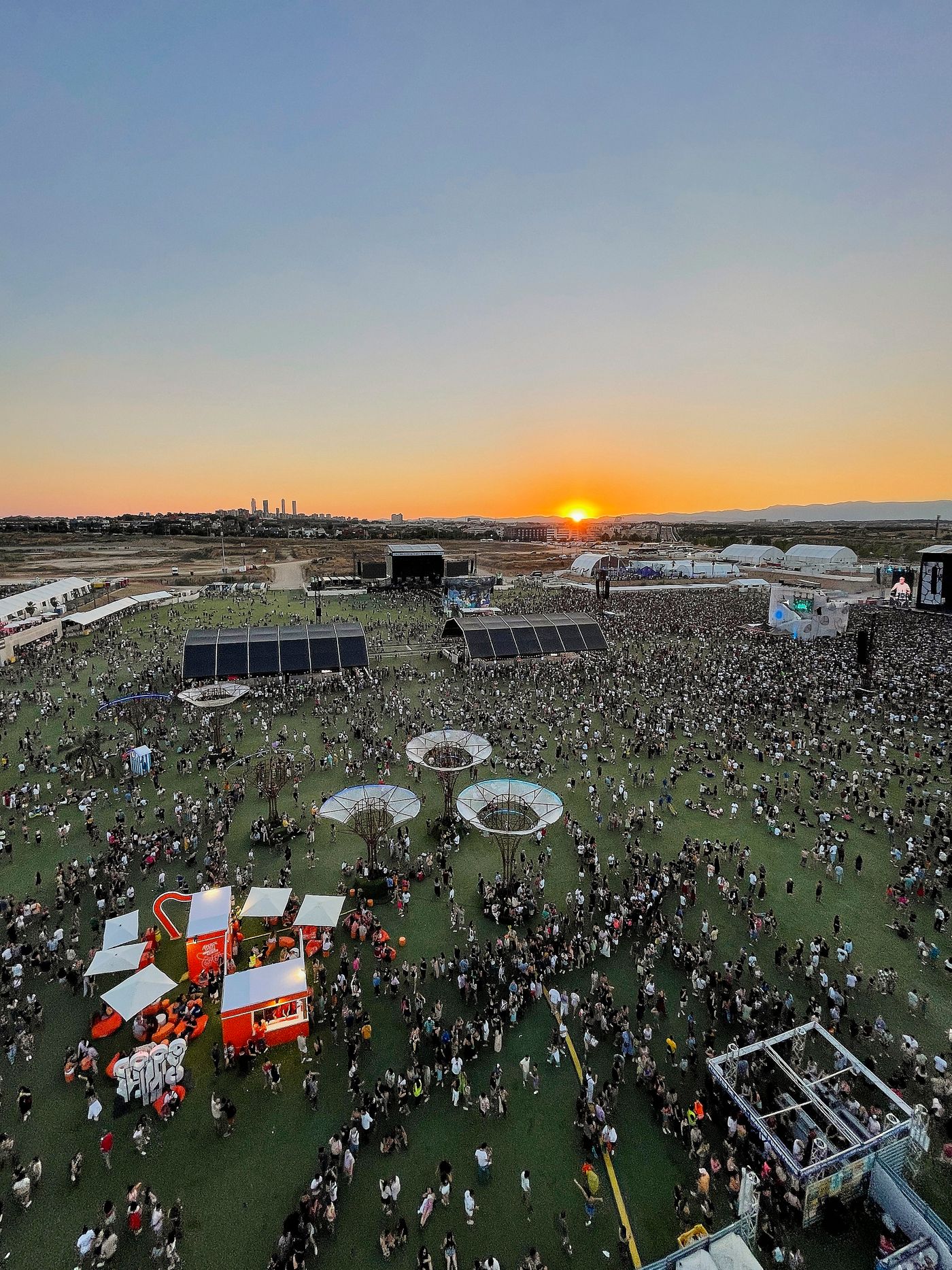 Atardecer, antesala de los platos fuertes de la noche.