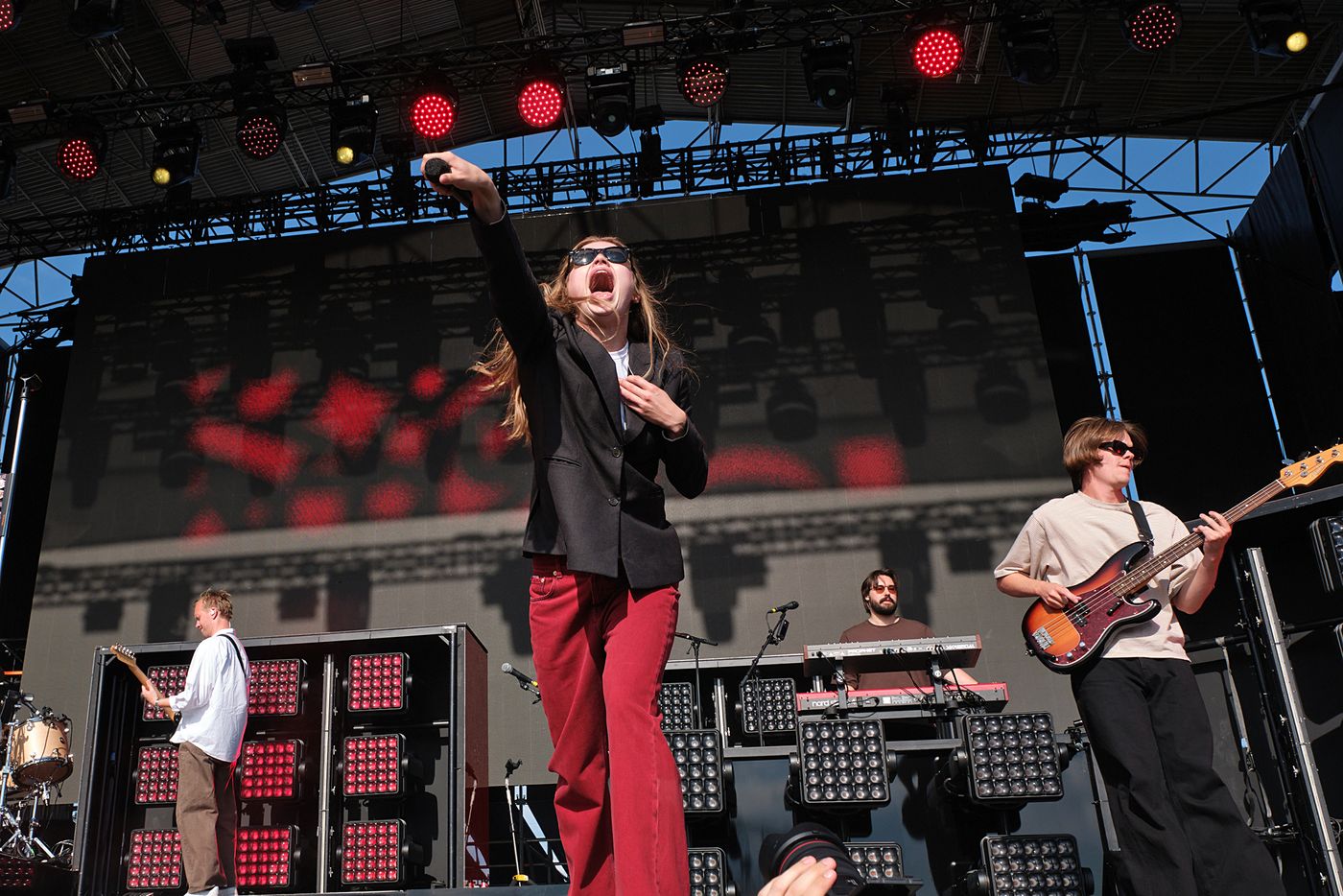 girl in red: girl power. Foto: Sergio Morales