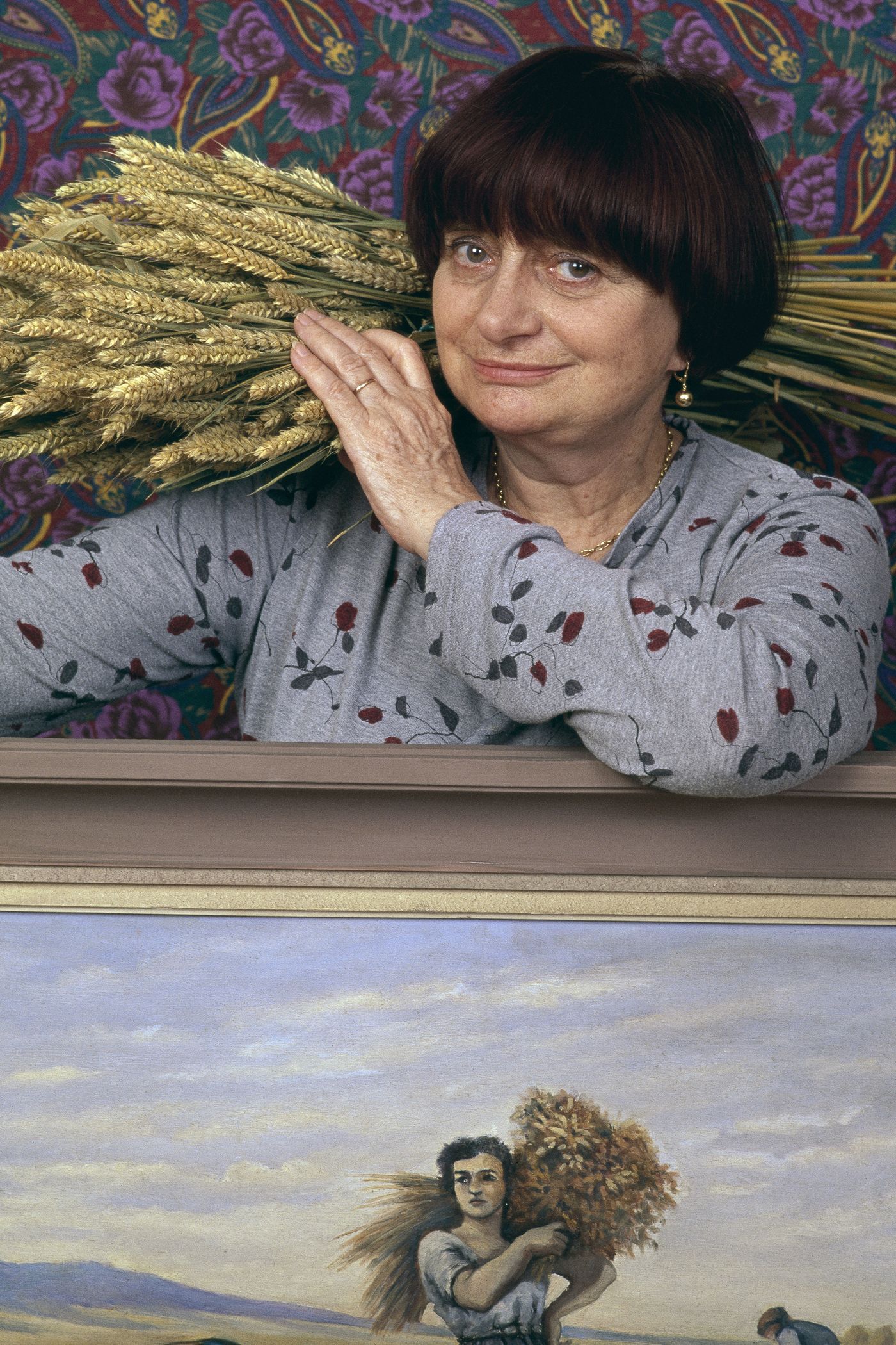 Agnès Varda, en 1999, en el rodaje del filme “Los espigadores y la espigadora”. © ciné-tamaris. Foto: Didier Doussin