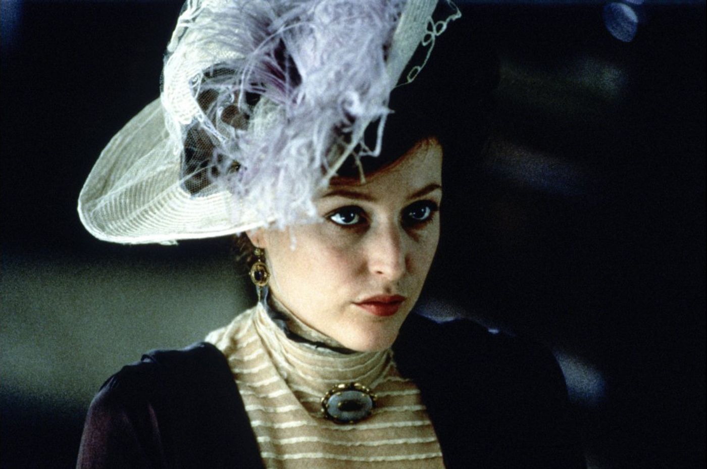 Gillian Anderson en  “La casa de la alegría” (2000).