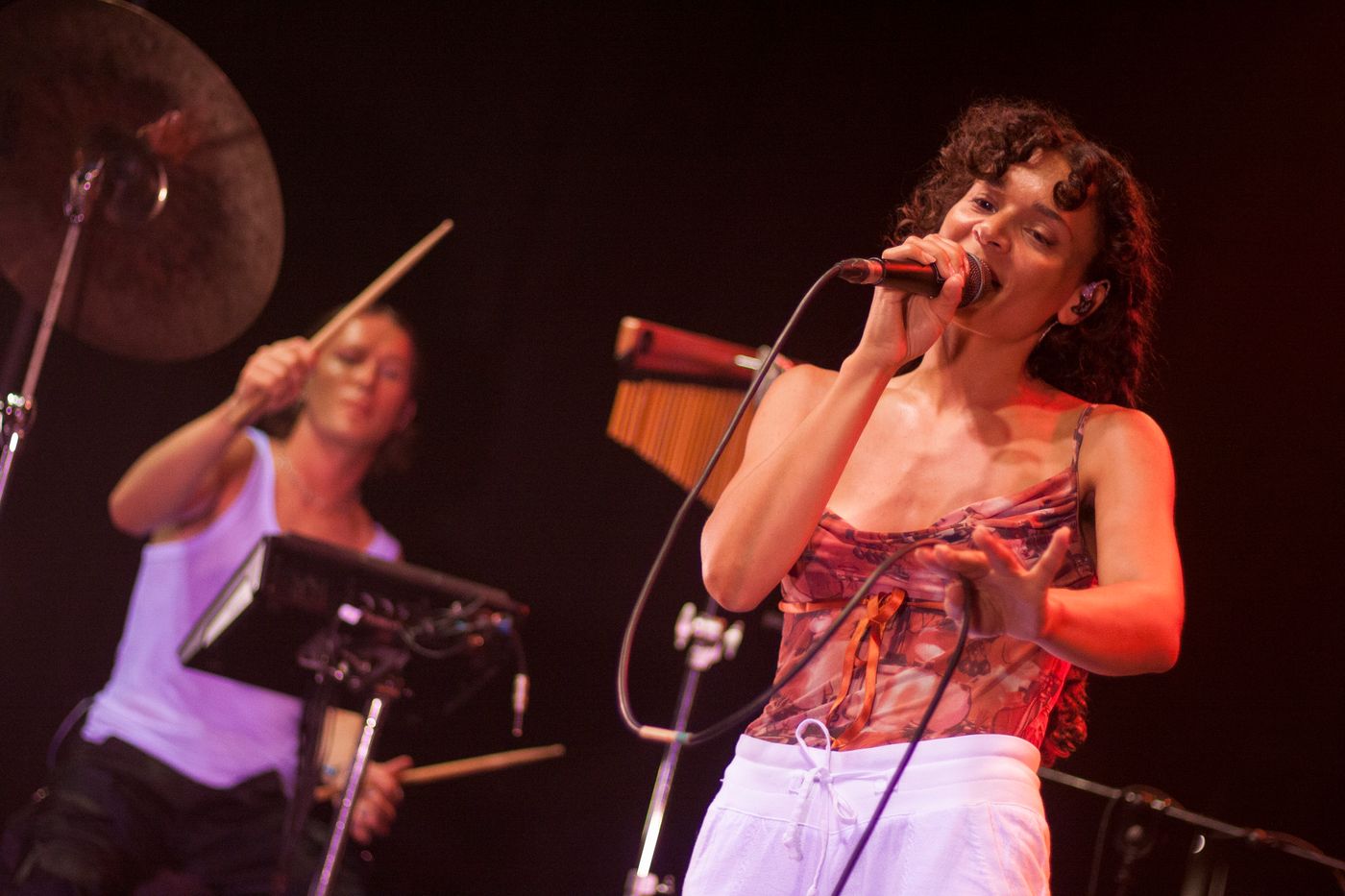 Erika de Casier: baile a cámara lenta. Foto: Ismael Llopis