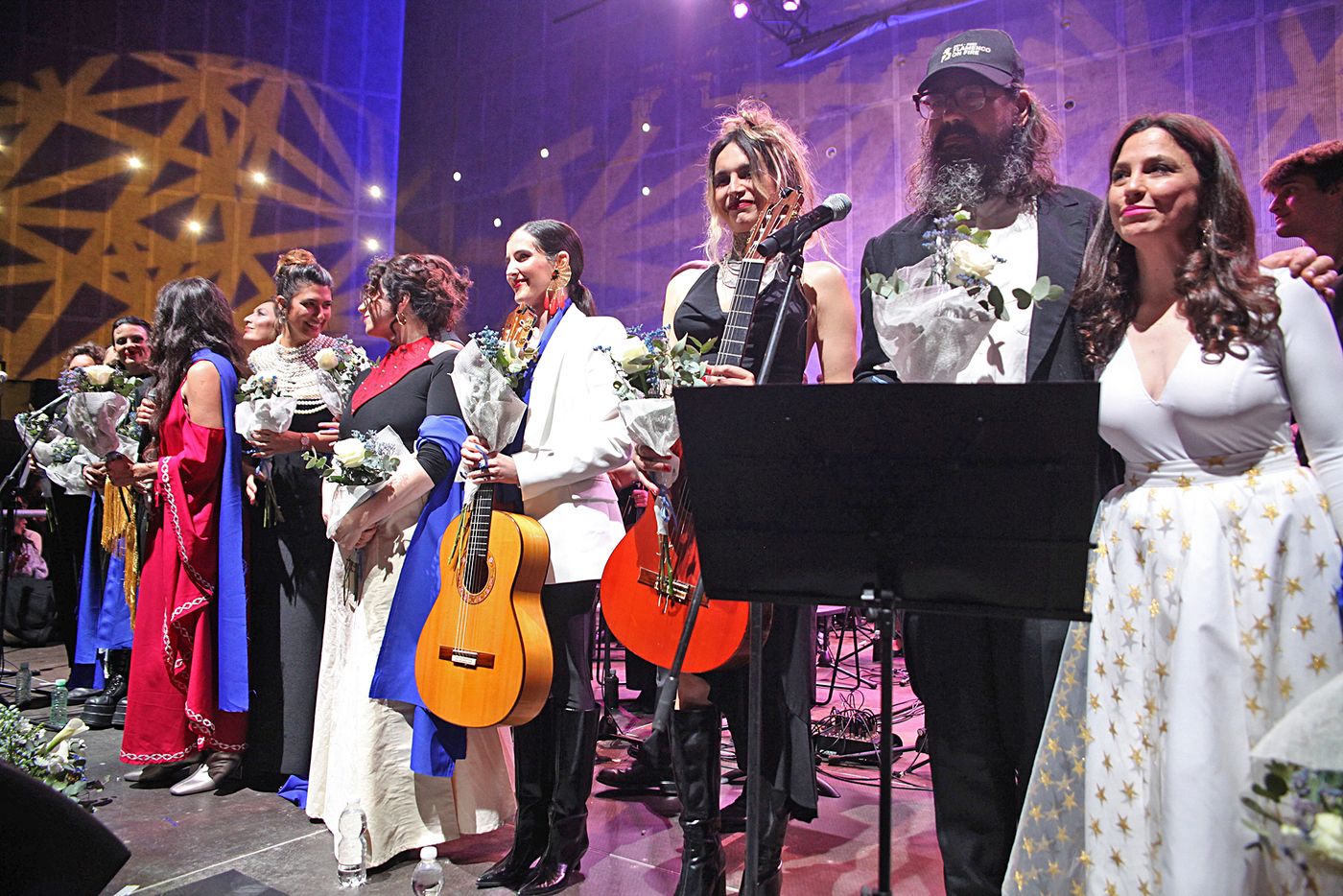 Recibiendo los aplausos tras el concierto. Foto: Concha Vacas
