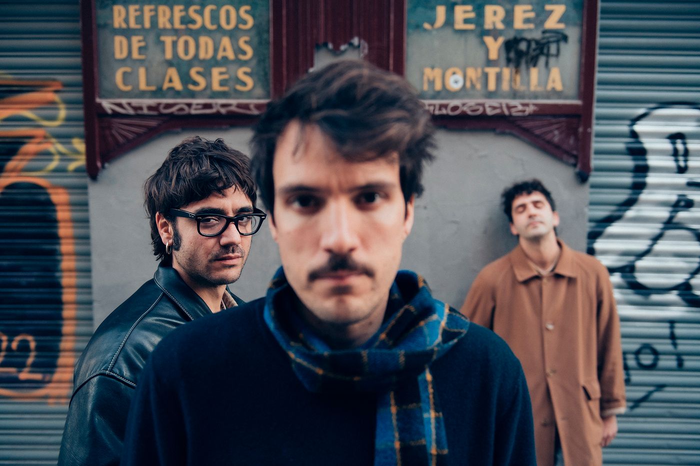 Nico Yubero, Juan Rojo y Lucas Sierra: atendiendo a los detalles.