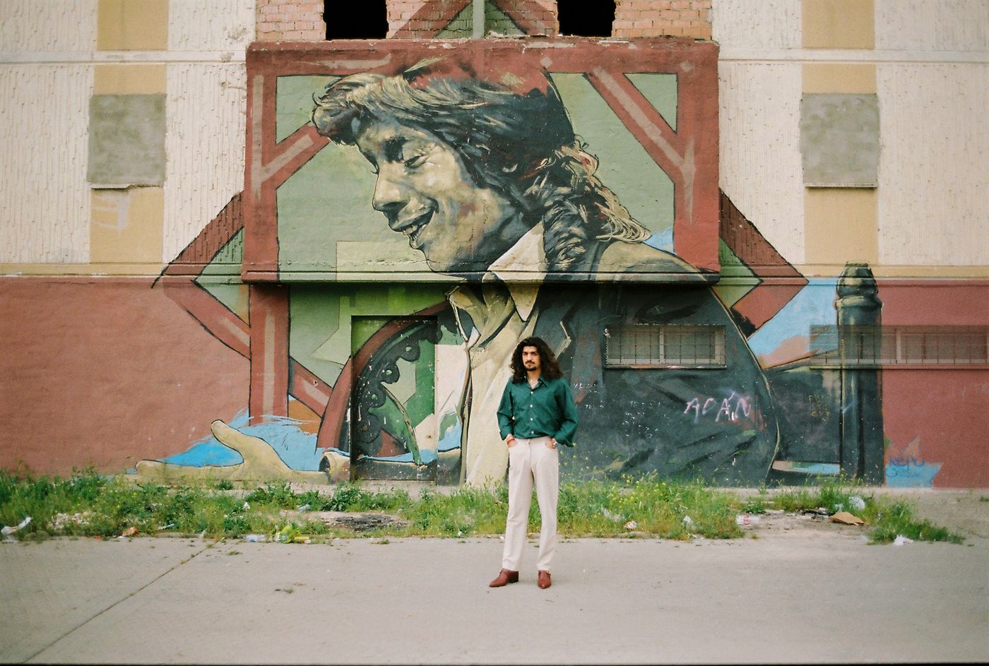 El grafiti de Camarón, como si fuese una imagen de Jesucristo. Foto: Rufo Reverte