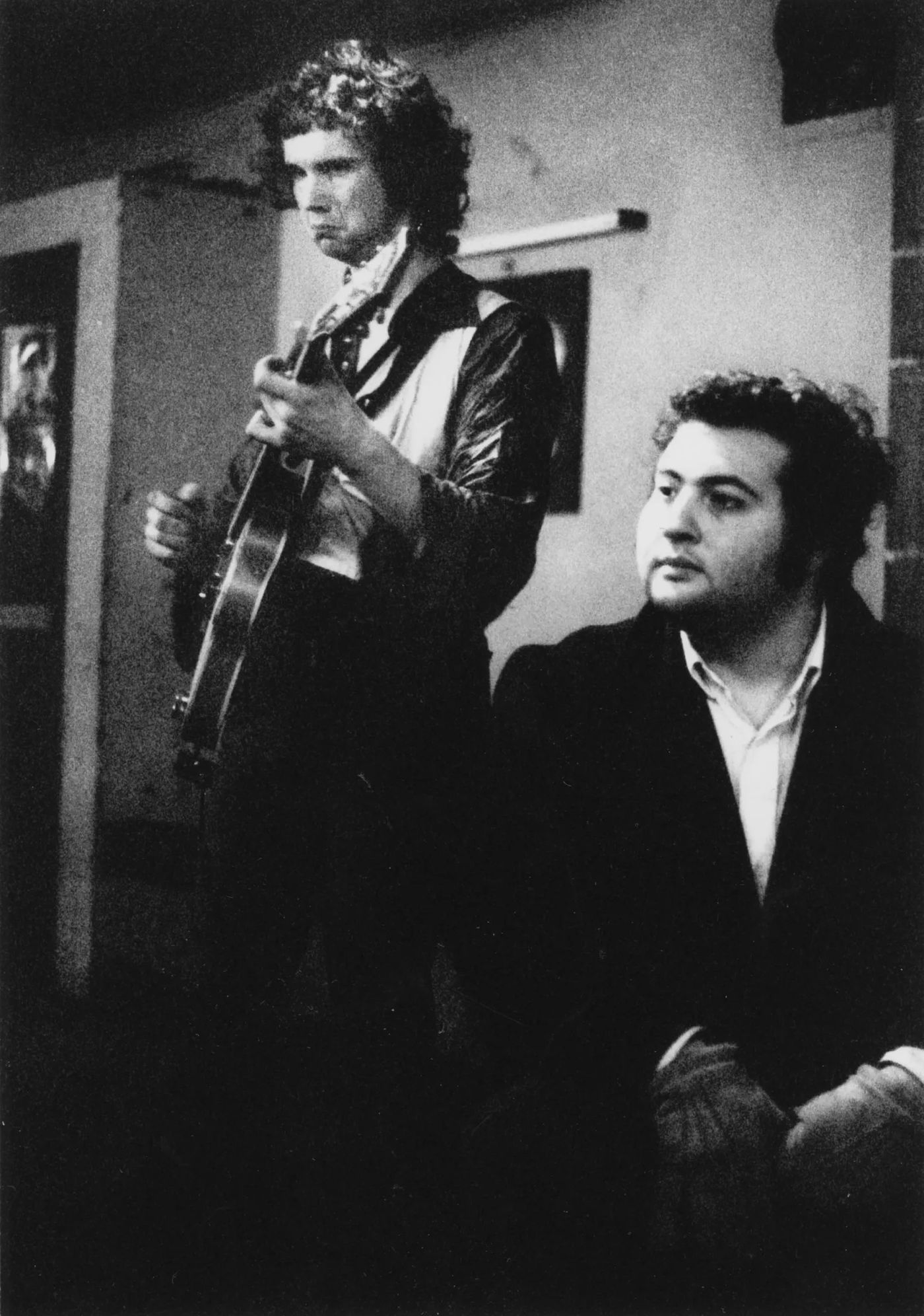 John Martyn con Andy Matheou. Foto: Ray Stevenson (Diana Mattheou / Les Cousins Archive)