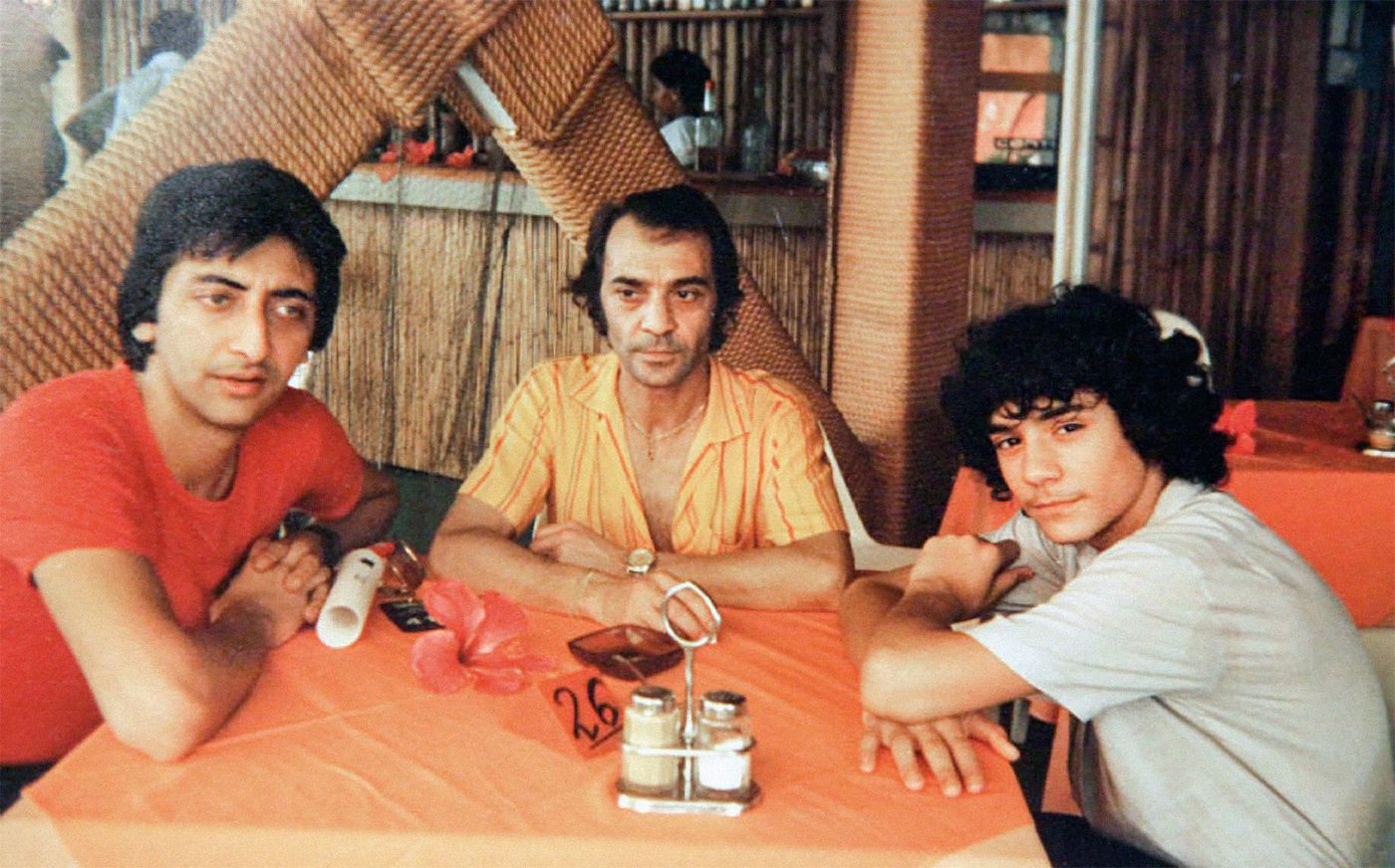 Pepe Habichuela, entre los ketameros Juan Carmona (su sobrino) y Josemi Habichuela (su hijo).