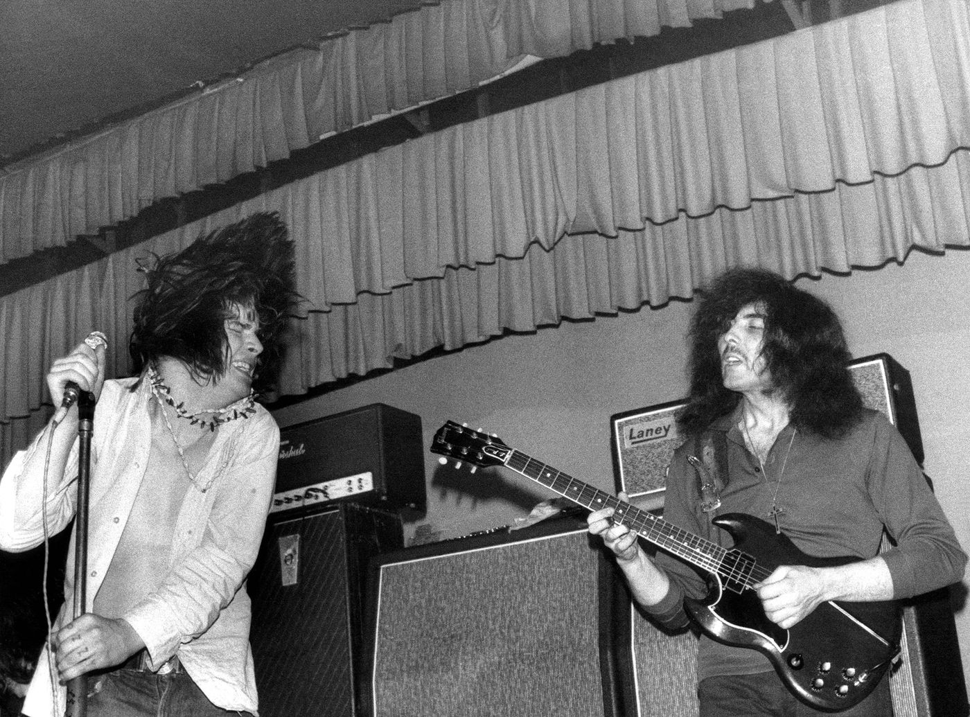 Ozzy Osbourne y Tony Iommi como Earth, grupo previo a Black Sabbath, en 1969. Foto: Ellen Poppinga (Getty Images))