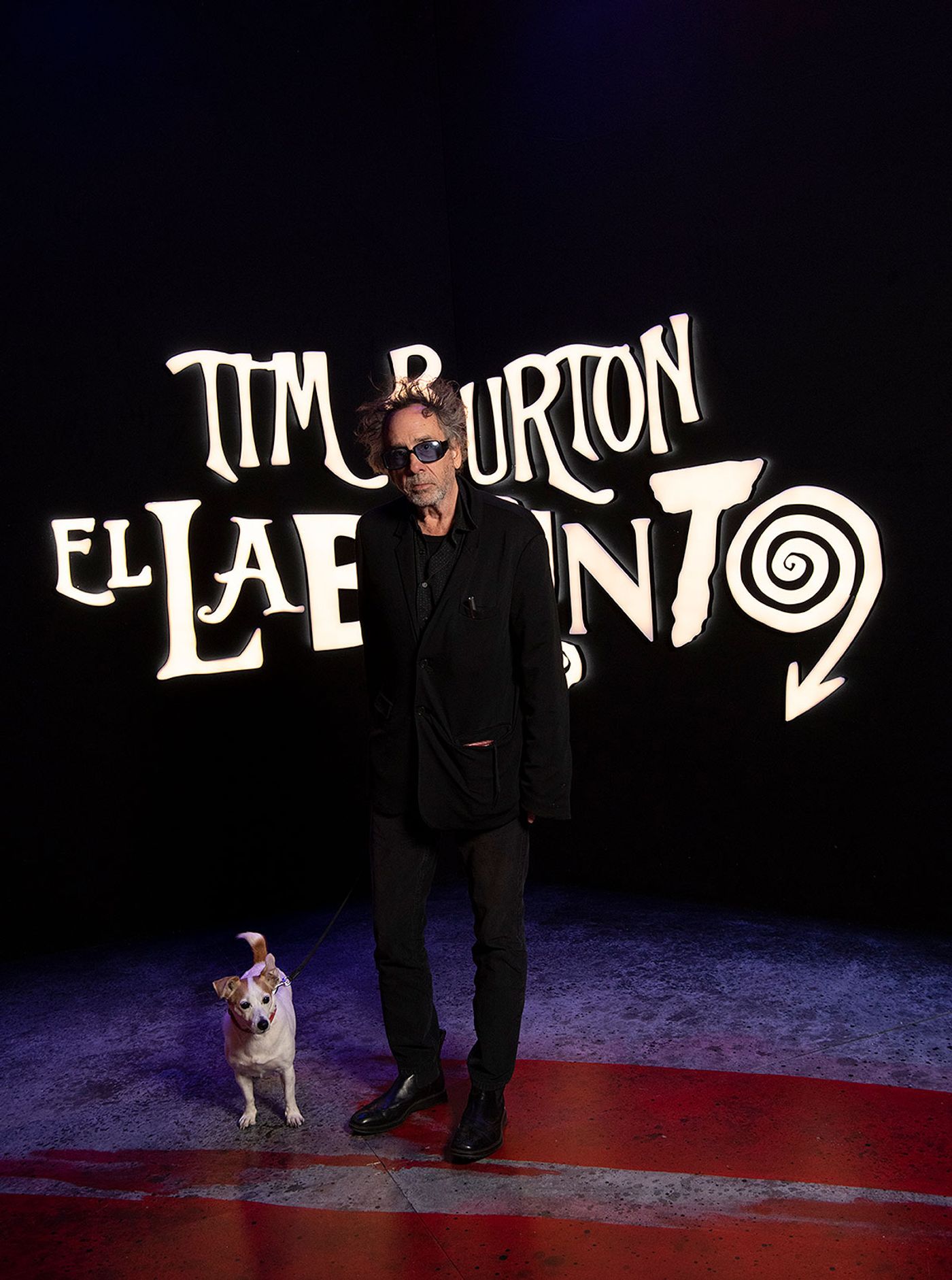Burton y su perro, ante el laberinto. Foto: Fabian Morasut