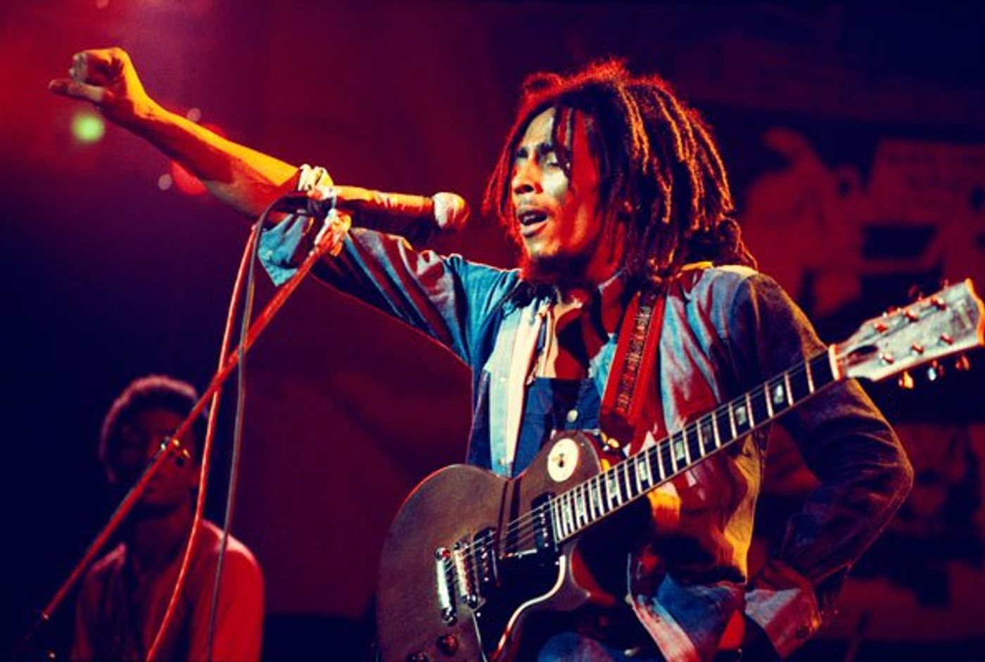 Londres, en 1975, a sus pies: Marley, la primera figura global del pop surgida del Tercer Mundo.