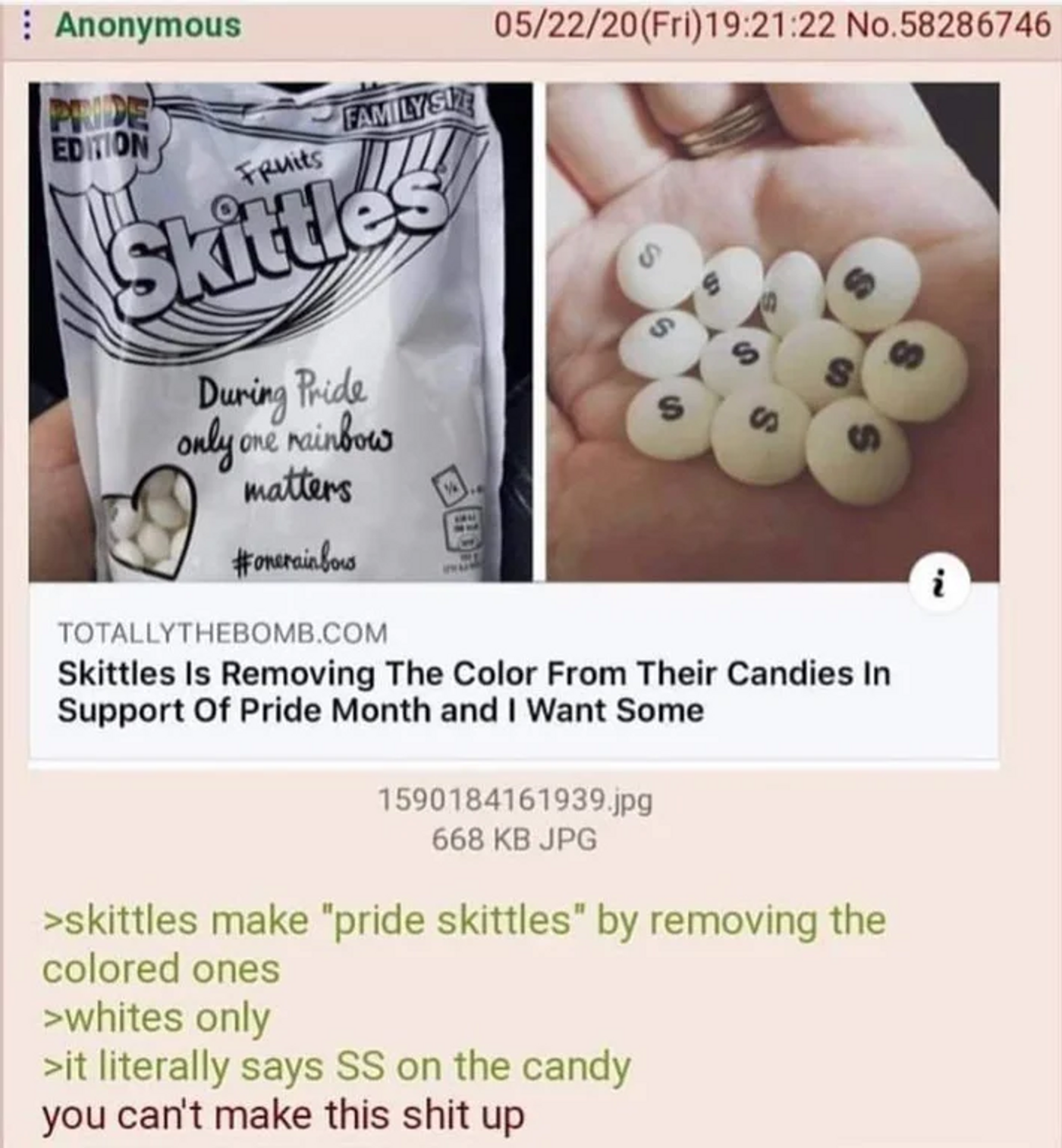 Skittles en 2017, cuando quitaron los colores, haciendo una bolsa de SSs blancas.