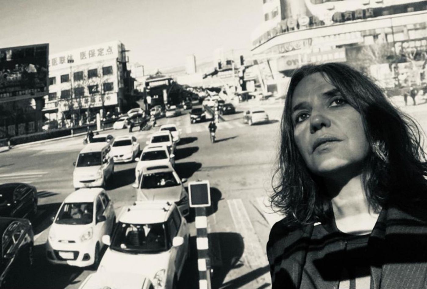 Anari observa: “Cada cual en su coche, cada cual en su propio accidente”.