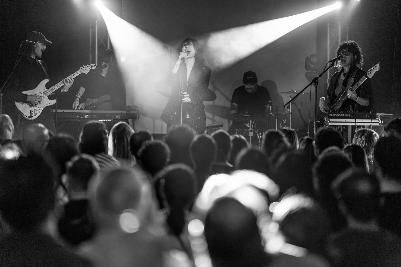 Alice Wonder: pacto con las salas y el directo.